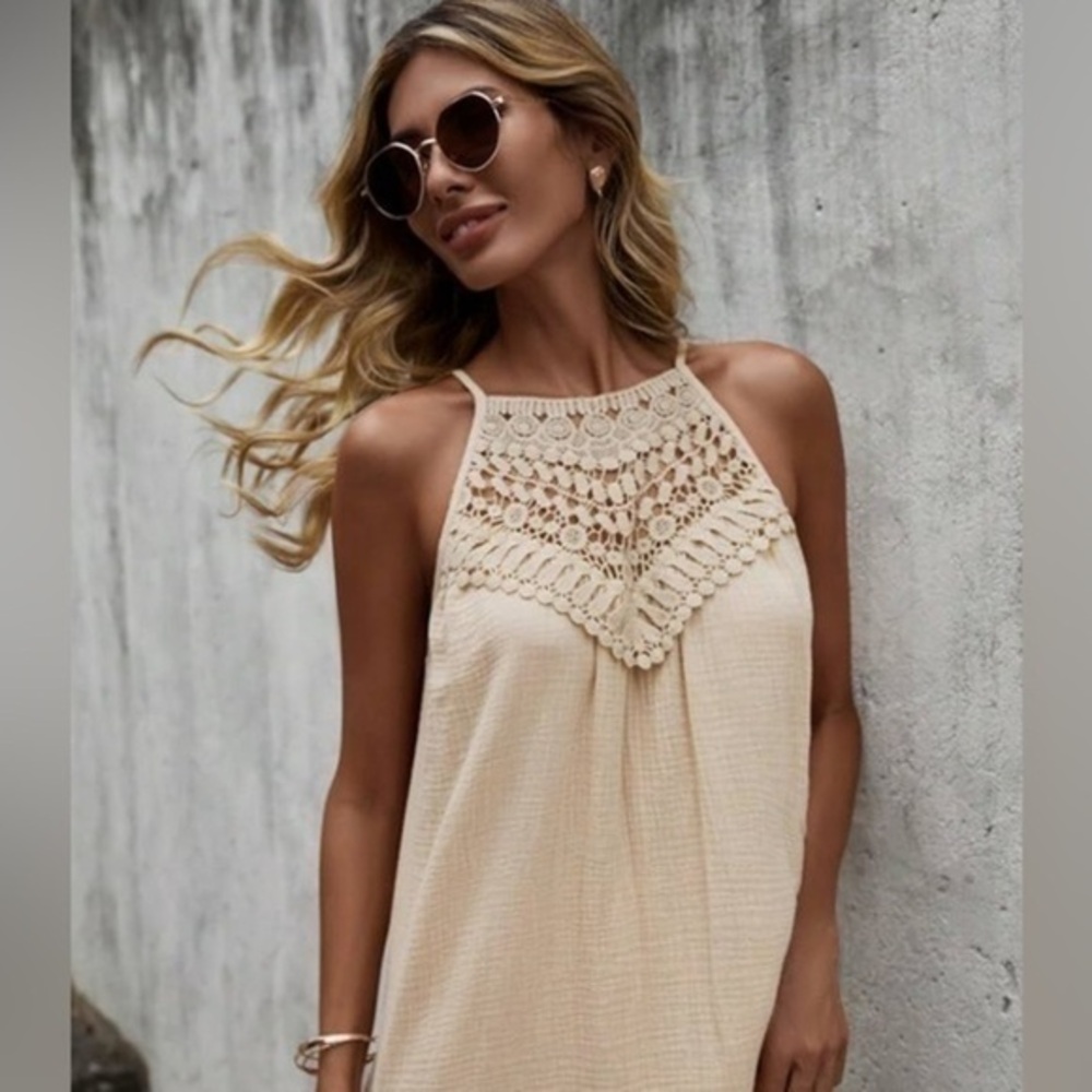 Beautiful flowey dress size 2X, lightweight fabric, beautiful lace detail.